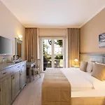 Alaçatı Beach Resort *