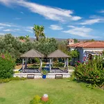 Otel Alaçatı Beach Resort *
