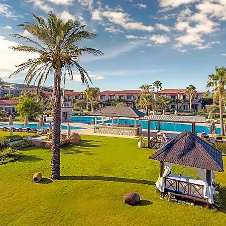 فندق Alacati Beach Resort ألاتشاتي