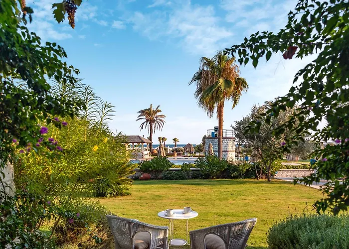 Отель Alacati Beach Resort