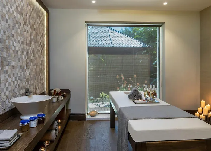 Отель Alacati Beach Resort *